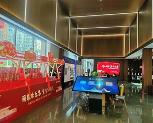 南昌路建业中弘城电梯三居满两年中层边户商品房