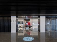 小区环境好 绿化高 户型方正 一层两户 一梯一户 精装