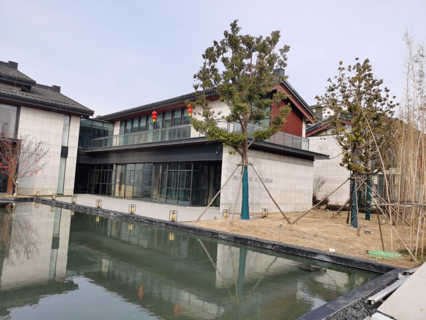 查看1/94项目售楼处实景在售洋房联排商业毛坯别名:济州古城香樟园