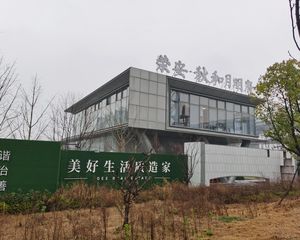 户型方正,彩光充足,交通便利环境优美。