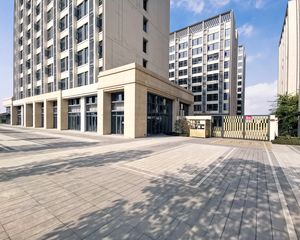 中铁城鉴湖栖郡3室1厅西南