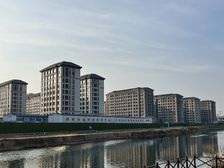 露台260平米 车位一个 客厅三卧室朝南 有钥匙可贷款