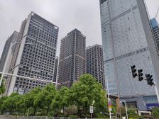 绿地长沙城际空间站地铁口次新楼盘吾悦广场高铁南站