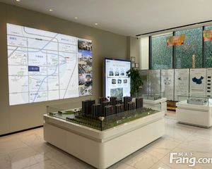 新上房源户型方正带车位,采光无遮挡。