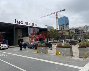 次新小区、除开发商装修、还自行配备家具家电