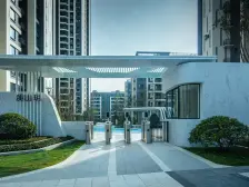 新小区,环境好,配套设施齐全,近公园,业主很诚心卖