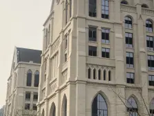 国企开发的位于地铁口旁的刚需小户型