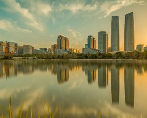 中国华商金融中心1室2厅东