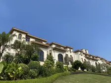 碧海云天地上三层,地下两层别墅 ,两个车位、