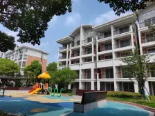 小区只有一套的三房 适合三代人