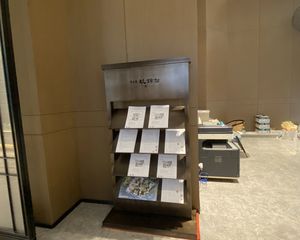 洛龙中位置 次新小区 满两年急售 公务员小区