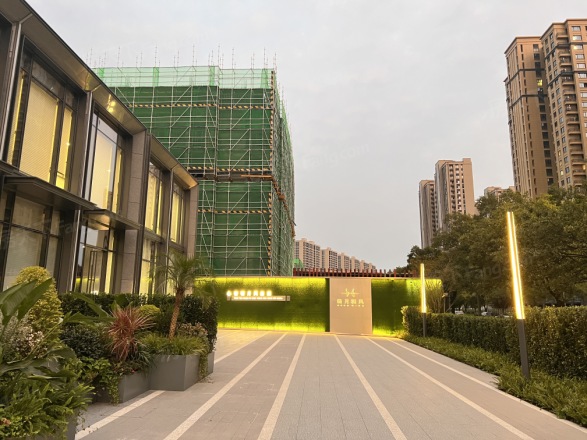绿城晓月和风实景图