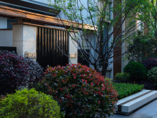 龙湖联排中户地下采光,前后中庭中.心位置,巴署数八