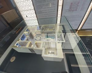 此房是商品房,楼层好,落地阳台,采光视野良好