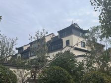 湖畔云庐一期一楼带院带车位负一140平