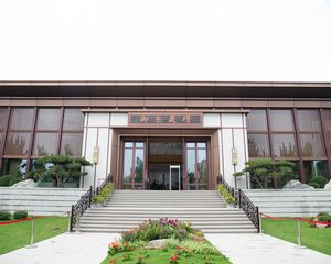 此房位于小区中间位置,出行方便,上下四层带2个车位