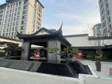 电梯洋房一楼 带100平院子 带190平负一层 带车储