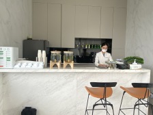 交通便利,配套设施好,小区绿树成荫,鸟语花香。