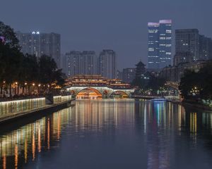 阿玛尼艺术公寓4室2厅西南