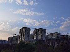 此房户型方正,三开间朝南。一梯二户,小区配套成熟