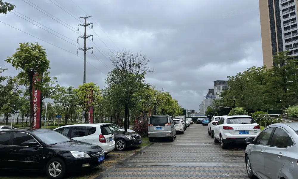 深业喜悦城全新精装3房给两万直接按揭红本七天过户送车位