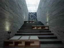 一楼端户花园 纯玻璃幕墙 一梯一户