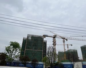 美的东樾玖院5室1厅东南