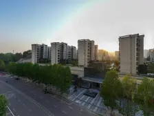 一梯两户,横厅大平层。采光通风俱佳