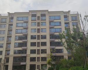 现房-精装南北通透两居,电梯好楼层,采光无遮挡