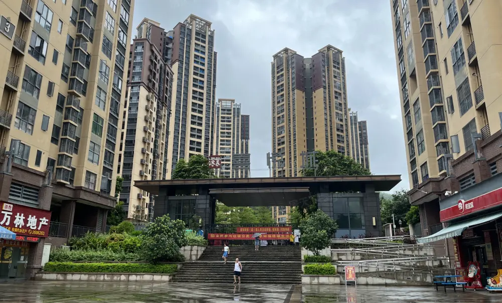 深业喜悦城全新精装3房给两万直接按揭红本七天过户送车位