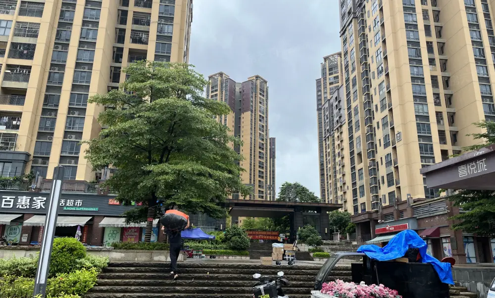 深业喜悦城全新精装3房给两万直接按揭红本七天过户送车位