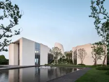 轻轨口的高品质楼盘,时尚动感的外立面,一楼全架空层