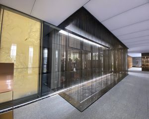 此房是商品房,楼层好,落地阳台,采光视野良好
