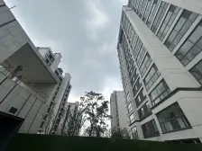 次新房 拎包入住中叠别墅 带双露台和地下室采光视野好