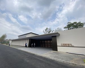 此房是商品房,楼层好,落地阳台,采光视野良好