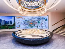 近轻轨近万达门口有农贸市场和轻轨站顶楼带露台