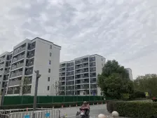 次新房 精装修 大三房 楼层、采光、通风好