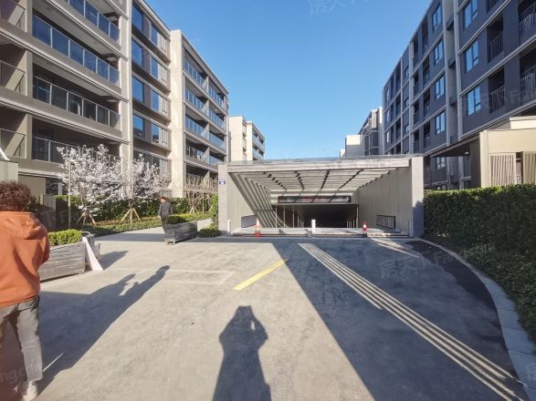 万科坤和·湛蓝云镜实景图