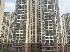 幸福嘉园大三房 带露台 利用空间大