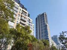 自带大露台,精装修,930一口价