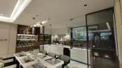 建面145平一楼带院户型样板间图片