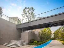 :小区环境优美,安静,封闭式管理,私密性强