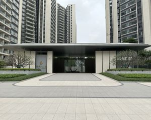 保利上宸南向精装三房 满五住宅中层视野佳业主直降急售可谈
