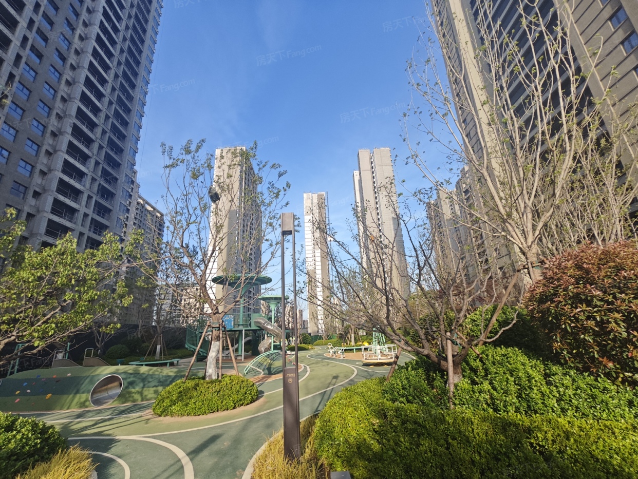 金茂中欧国际城金茂悦·北七区（B8地块）实景图